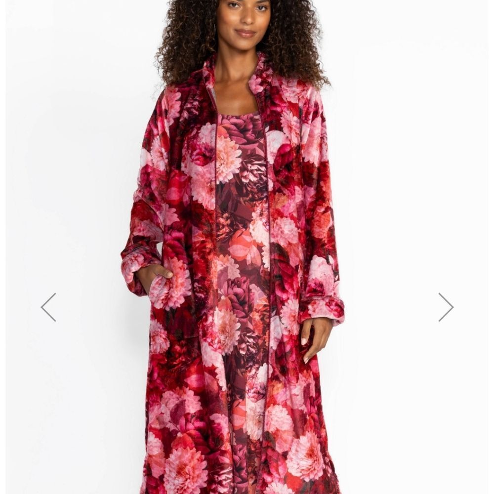 Johnny‎ Was Zip Up Robe- Rosas - Picture 3 of 9